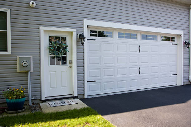 24/7 Emergency Garage Door Panel Replacement experts in Fairfax Station, VA